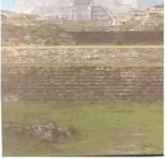 Эта самая улица поднимается вверх и в конце концов сливается с Лунной - фото 115