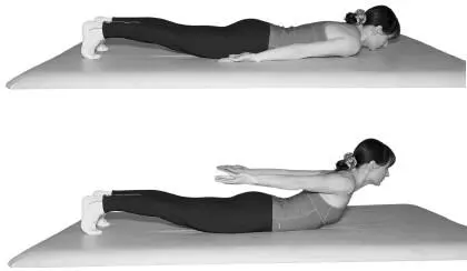 Высоко отрываем от пола корпус и одновременно поднимаем руки ладонями вверх - фото 21