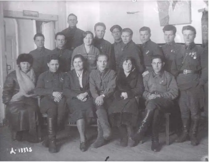 Группа работников НКВД на строительстве канала Москва Волга 1935 год Для - фото 4