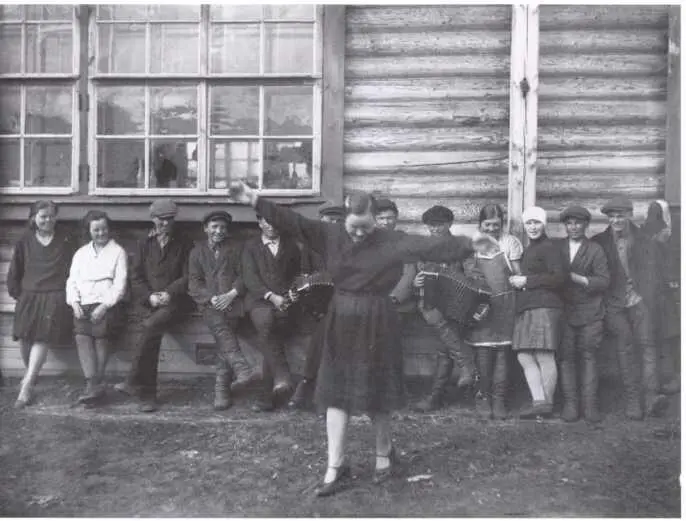 Пляски под баян Ивановская область 1932 год Танцы на массовке - фото 10