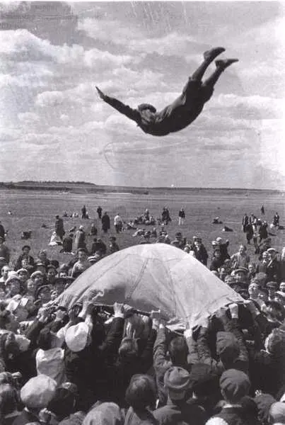 Массовые игры на Тушинском аэродроме 1934 год И никто на свете не умеет - фото 12