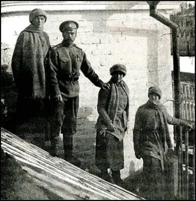 Тобольск зима 1917 Слева направо Ольга Николай Татьяна Анастасия Восемь - фото 3