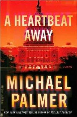 Michael Palmer A Heartbeat Away обложка книги