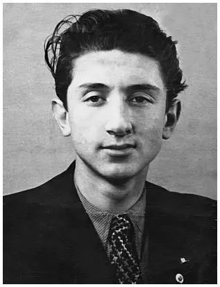 Борис студент актерского факультета ГИТИСа 1950 год Дома мы с мамой говорили - фото 13