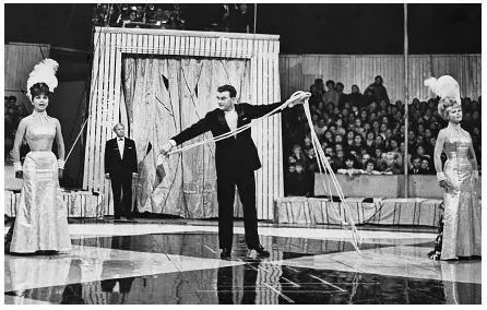 Премьера аттракциона Эмиля Кио Я слева 1966 год Эмиль Кио и я Я - фото 66