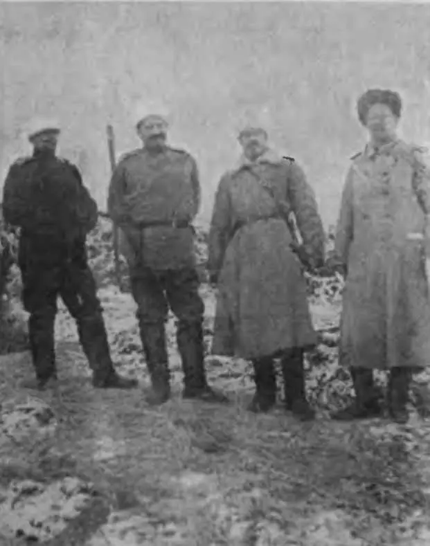 Штаб офицеры 2й Кавказской казачьей дивизии Слева командир 1го Лабинского - фото 32