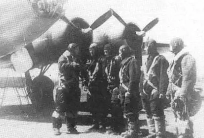 Экипаж В17 проходит предполетный инструктаж Энгельс 31 июля 1947 г - фото 27