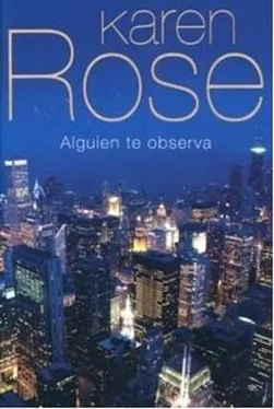 Karen Rose Alguien te observa обложка книги