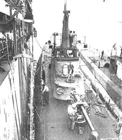 Подводная лодка Бэшо Подводная лодка Сарго в августе 1944 года - фото 25