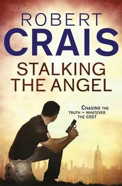 Robert Crais Stalking the Angel обложка книги