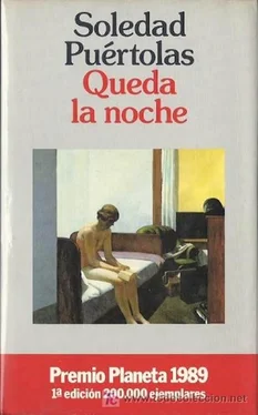 Soledad Puértolas Queda la noche обложка книги