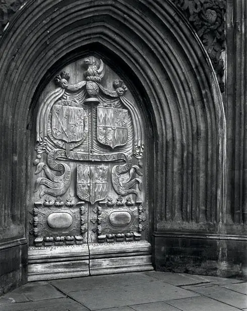 The intricately carved wooden doors attracted my attention and to my eye they - фото 199