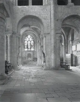 I saw the north transept of Winchester Cathedral on a rare bright sunny day - фото 269
