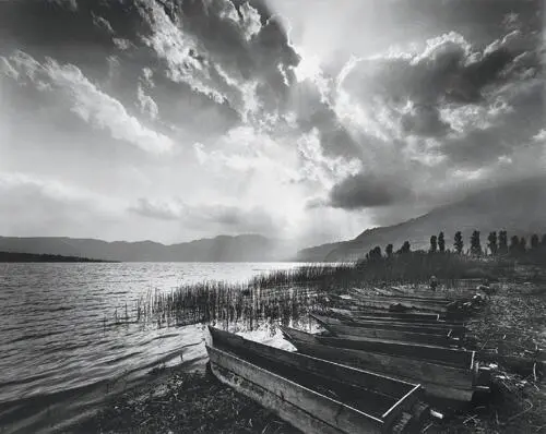 At the close of the day Guatemalan fishermen bring their flimsy boats - фото 288