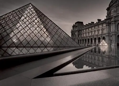 The dominating forms in this image are the clean triangles of the pyramid the - фото 22