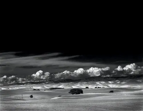 All of the interest in the image is in the lower half as the sky is pure - фото 24