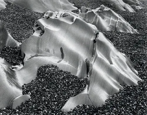 The smooth reflective rock textures stand out sharply against the background - фото 26