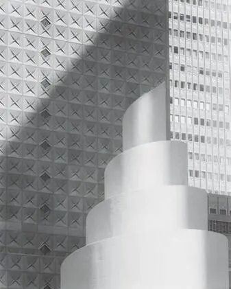 Amidst the Dallas skyscrapers this spiral monument was edgelit by the sun A - фото 48