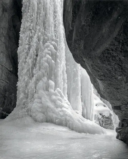 Maligne Canyon pronounced Maleen in Jasper National Park is inaccessible in - фото 142
