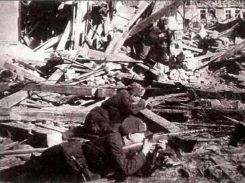 Еще в 1927 г конструктор Тульского оружейного завода Федор Токарев создал - фото 16