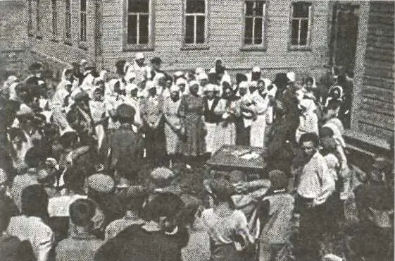 Вермахт регистрирует сельских жителей Украина лето 1942 года Опубликованные - фото 30