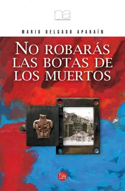 Mario Aparaín No robarás las botas de los muertos обложка книги