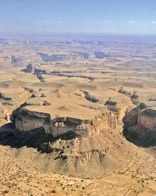 Плоскогорье прорезанное речными долинамивади Фотография Руины Мариба - фото 102