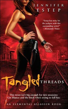 Jennifer Estep Tangled Threads обложка книги