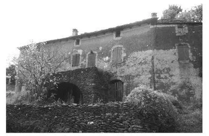 2 Gabrielles greatgrandfathers inn the Chanel Today the shutters - фото 8