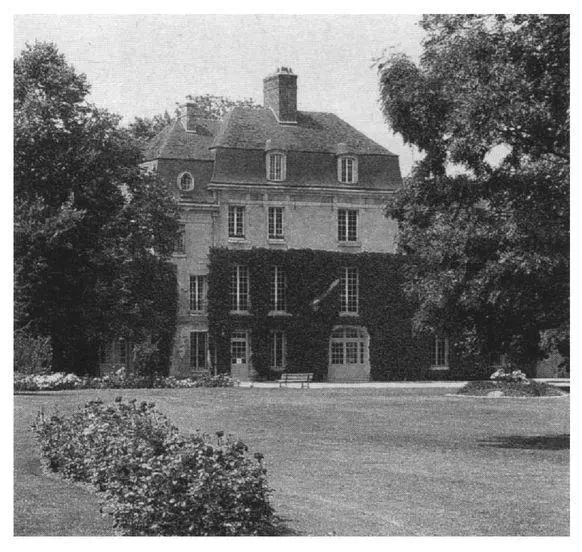 8 Royallieu where Gabrielle lived with Etienne as his mistress 9 Arthur - фото 14