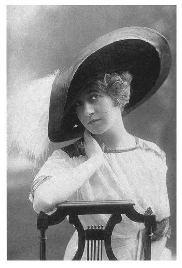 14 Gabrielle Dorziat in a Chanel hat for the play Bel Ami 1912 15 - фото 20