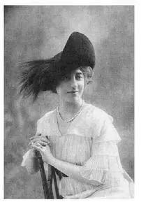 15 Gabrielle Dorziat in another Chanel hat 1912 16 Outside Gabrielles - фото 21