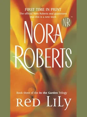 Yanecia Nora Roberts- Garden Trilogy - Red lily обложка книги
