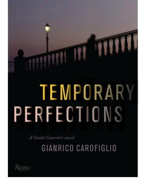 Gianrico Carofiglio Temporary Perfections обложка книги