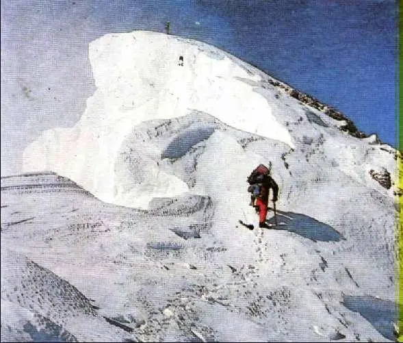 55 Последние метры к вершине Эвереста В Л3 командуют отец и сын Бад и Мэт им - фото 60
