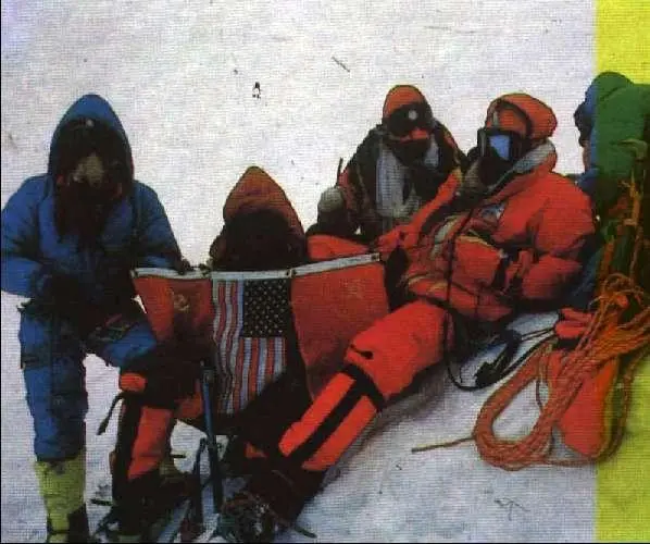 59 Цель экспедиции достигнута На вершине альпинисты трех великих держав - фото 64