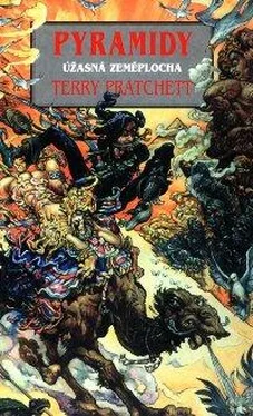 Terry Pratchett Pyramidy обложка книги