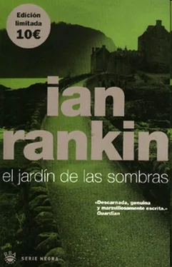 Ian Rankin El jardínde las sombras обложка книги