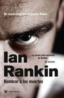 Ian Rankin Nombrar a los muertos обложка книги