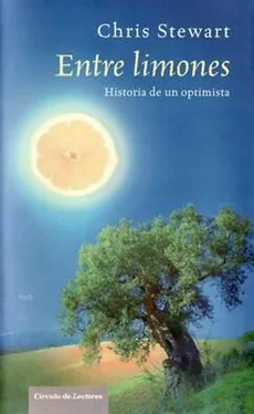 Chris Stewart Entre limones. Historia de un optimista обложка книги