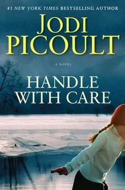 Jodi Picoult Handle with Care обложка книги