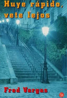 Fred Vargas Huye rápido, vete lejos обложка книги