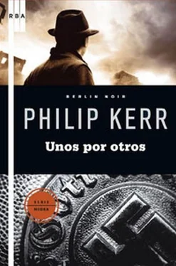Philip Kerr Unos Por Otros обложка книги