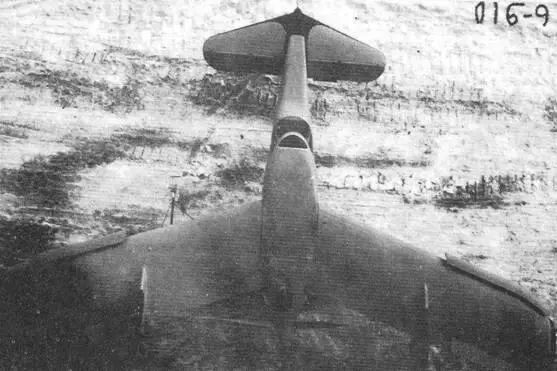 Экспериментальный самолет МиГ8 Утка 1945 г Вверху первый экземпляр - фото 81
