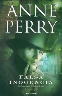 Anne Perry Falsa inocencia обложка книги