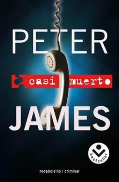 Peter James Casi Muerto обложка книги