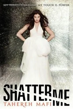 Tahereh Mafi Shatter Me обложка книги