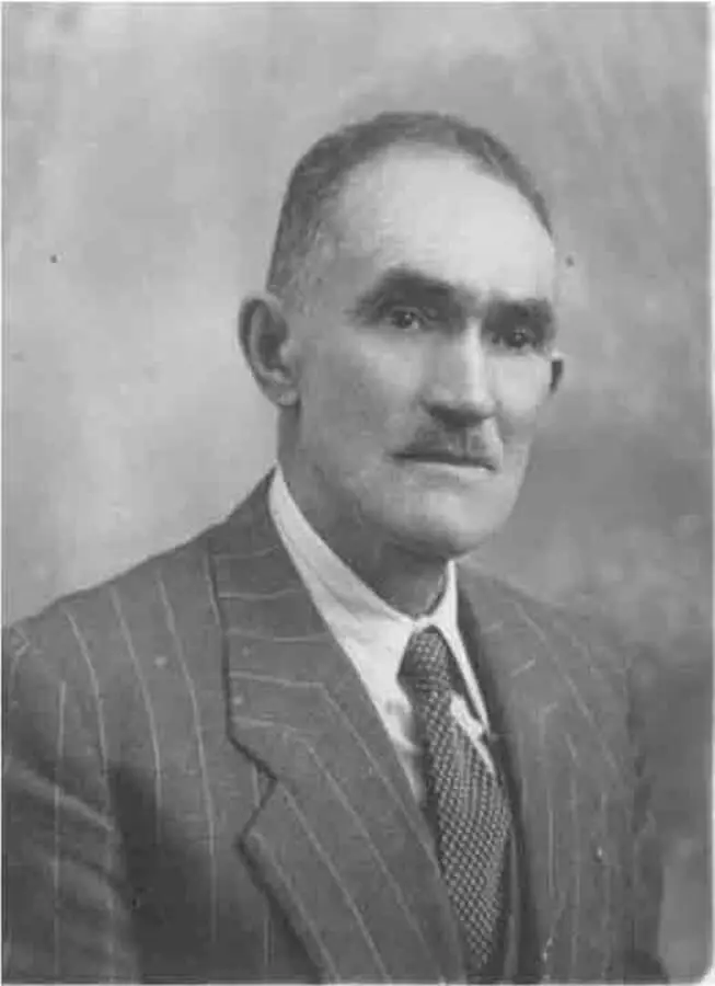 Im not sure what to make of this gentleman His face is that of my grandfather - фото 14