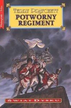 Terry Pratchett Potworny regiment обложка книги