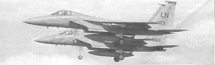 Тактические истребители F15C из состава 48го авиакрыла производят посадку на - фото 6